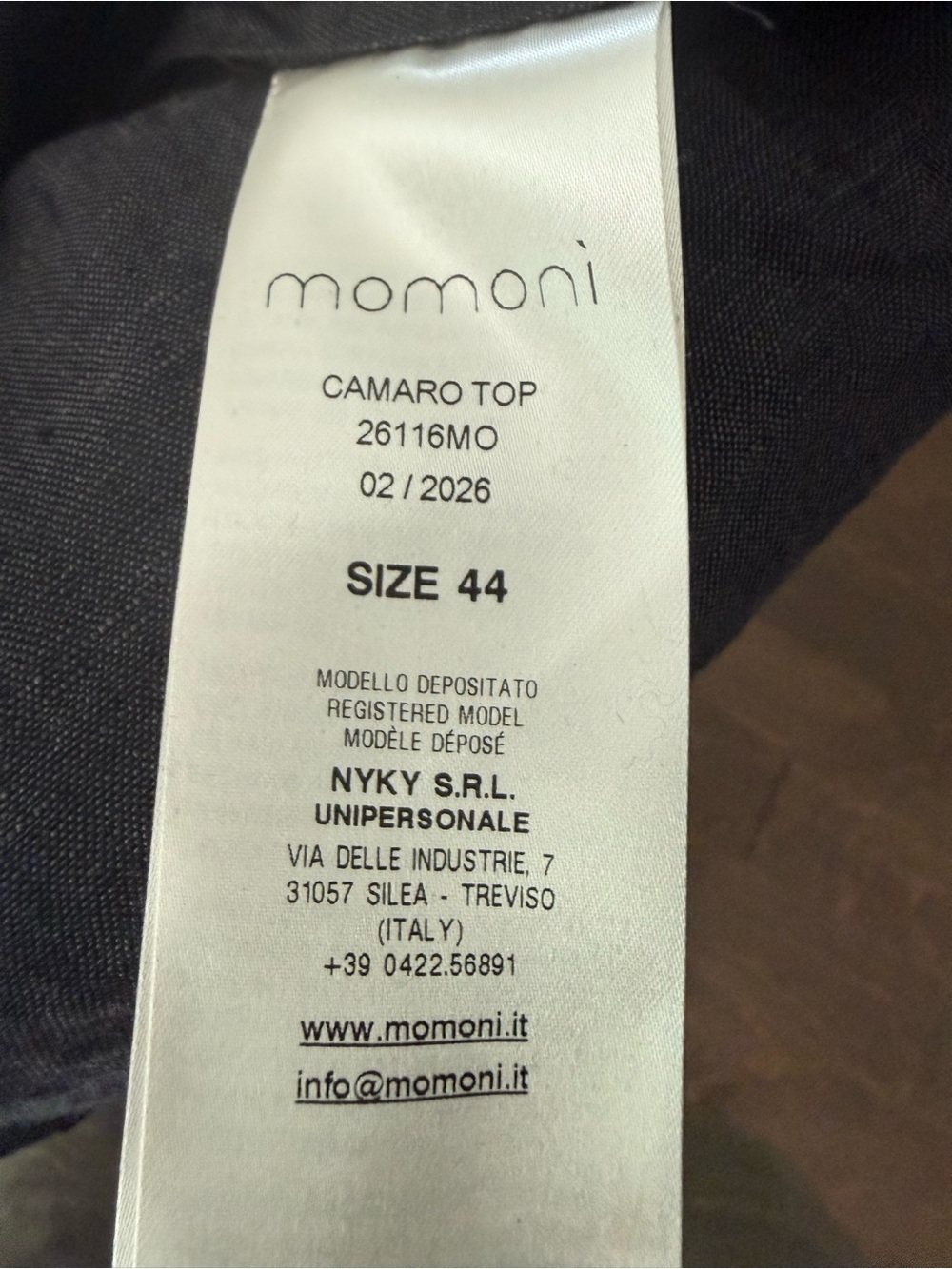 Momoni Sleeveless Black Linen Twist Shoulder Top - Picture 12 of 14